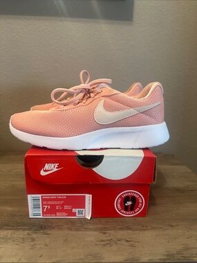 Women Nike Tanjun Shoes